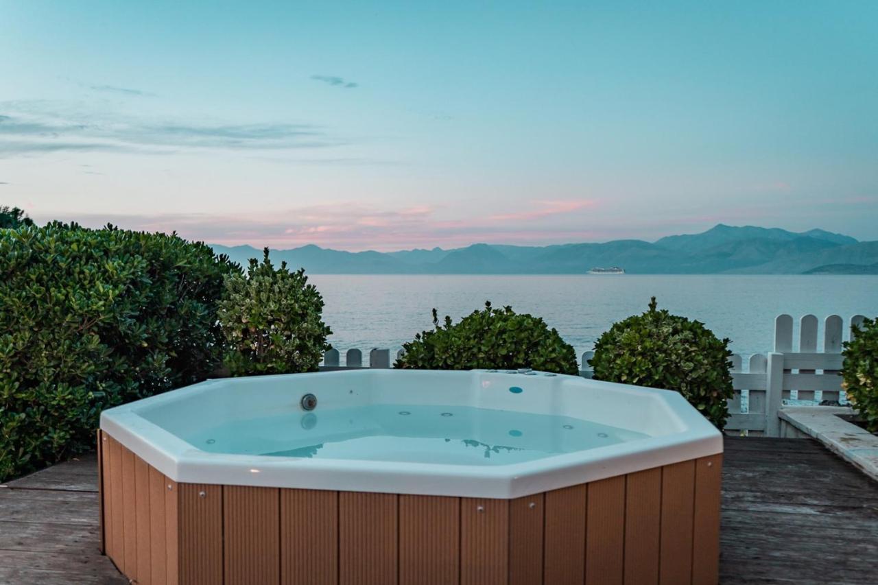 Neptune Sea House - Beachfront Agios Spyridon  Экстерьер фото