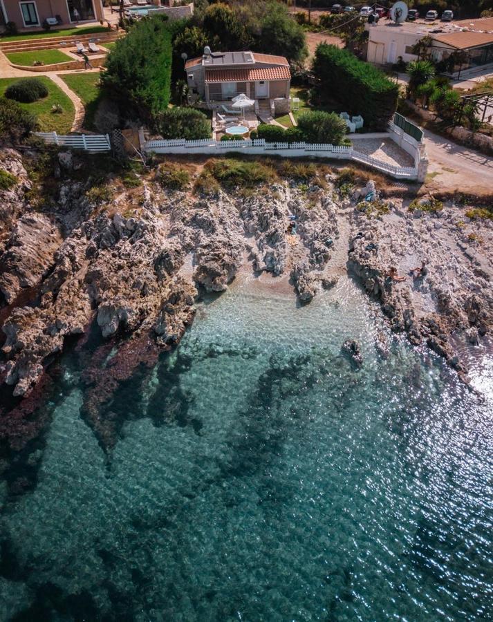 Neptune Sea House - Beachfront Agios Spyridon  Экстерьер фото