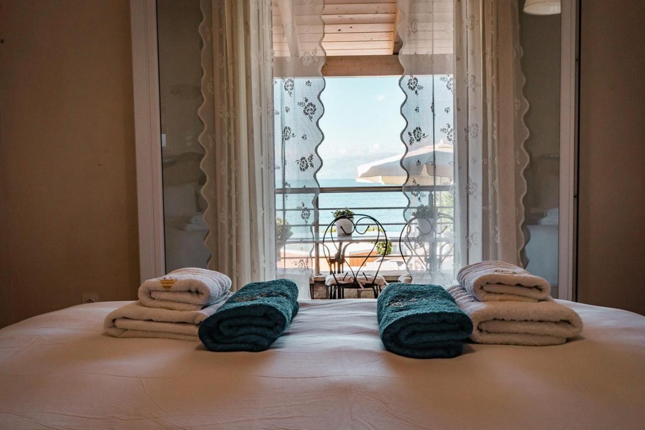 Neptune Sea House - Beachfront Agios Spyridon  Экстерьер фото