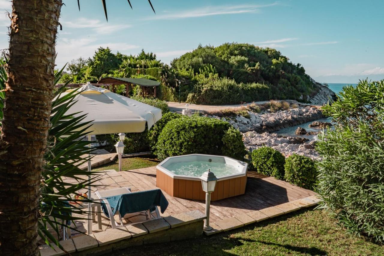 Neptune Sea House - Beachfront Agios Spyridon  Экстерьер фото